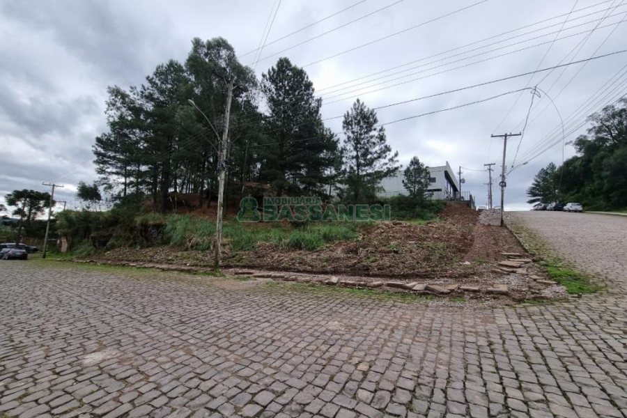 Terreno com 1575m², no bairro São Giácomo em Caxias do Sul para Comprar