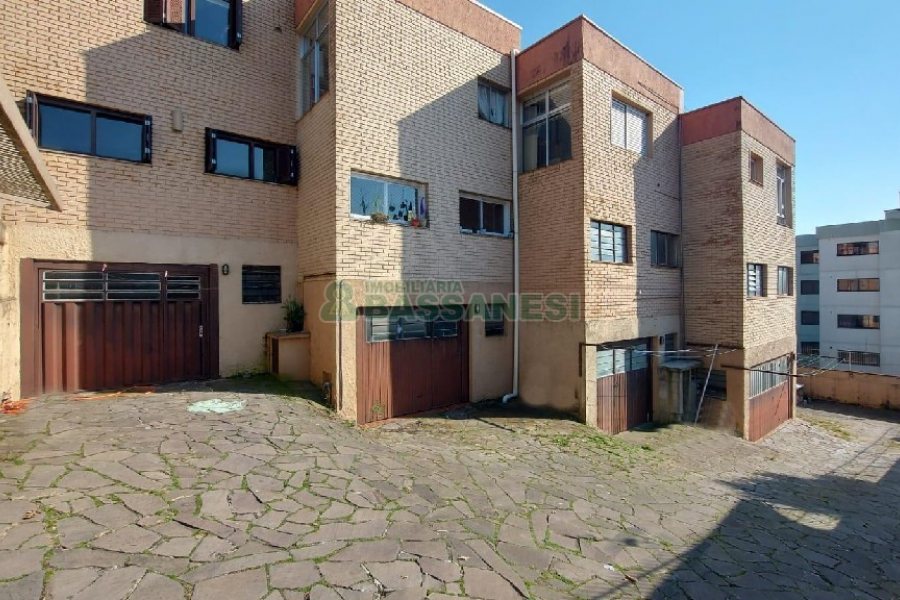 Sobrado com 160m², 2 dormitórios, 2 vagas, no bairro Cruzeiro em Caxias do Sul para Alugar