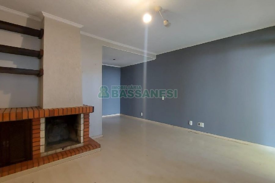 Sobrado com 160m², 2 dormitórios, 2 vagas, no bairro Cruzeiro em Caxias do Sul para Alugar