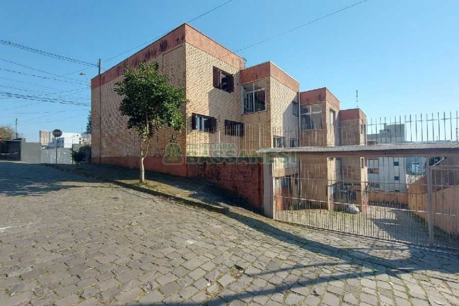 Sobrado com 160m², 2 dormitórios, 2 vagas, no bairro Cruzeiro em Caxias do Sul para Alugar