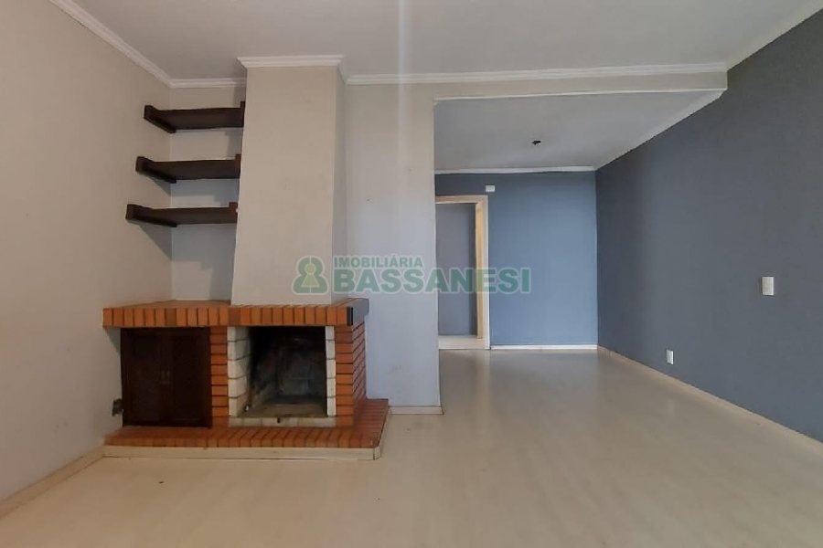 Sobrado com 160m², 2 dormitórios, 2 vagas, no bairro Cruzeiro em Caxias do Sul para Alugar