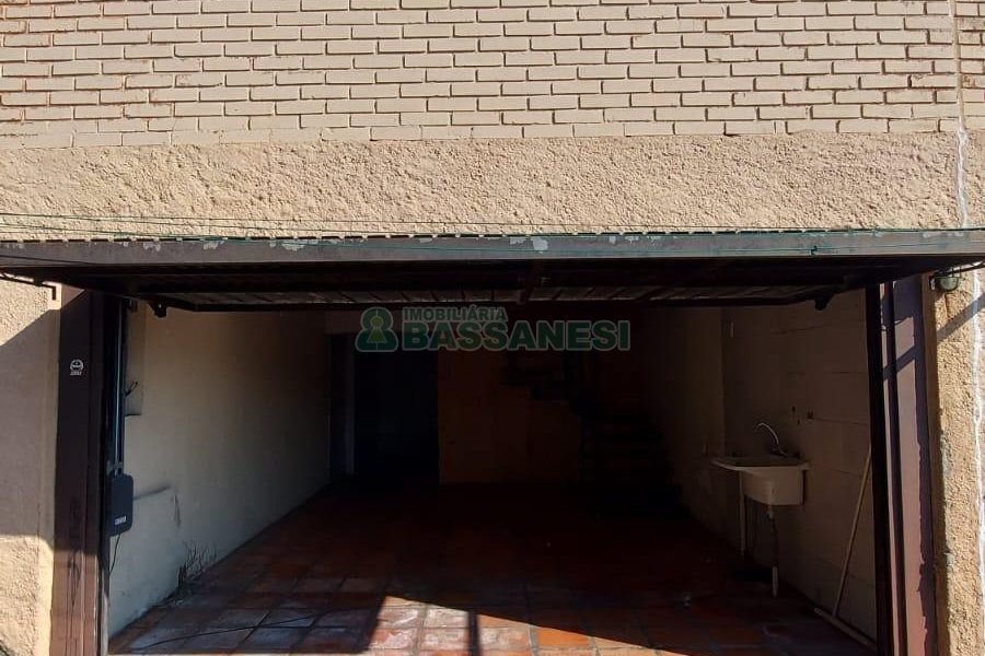 Sobrado com 160m², 2 dormitórios, 2 vagas, no bairro Cruzeiro em Caxias do Sul para Alugar