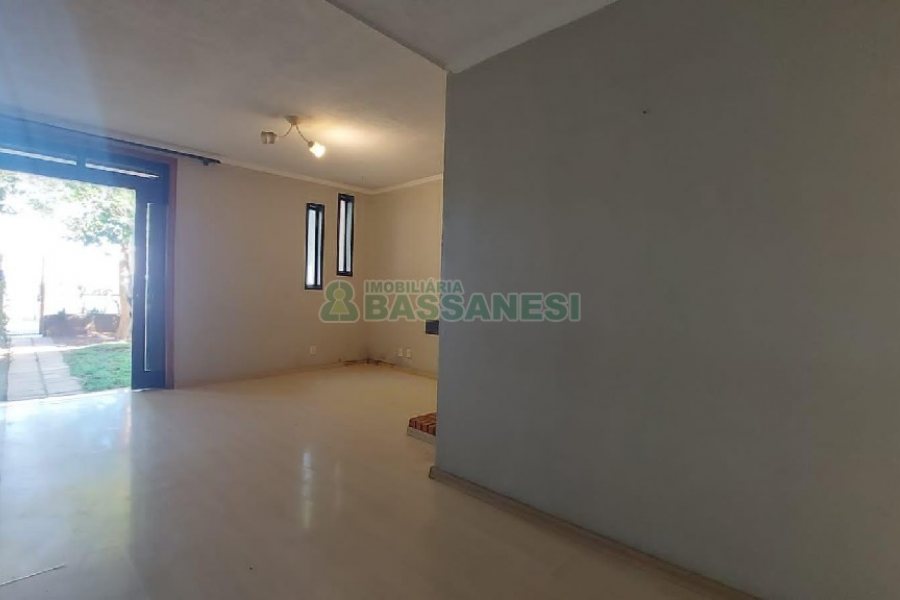 Sobrado com 160m², 2 dormitórios, 2 vagas, no bairro Cruzeiro em Caxias do Sul para Alugar