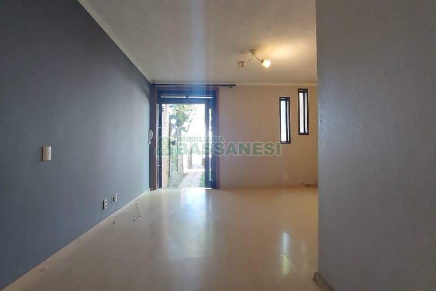 Sobrado com 160m², 2 dormitórios, 2 vagas, no bairro Cruzeiro em Caxias do Sul para Alugar