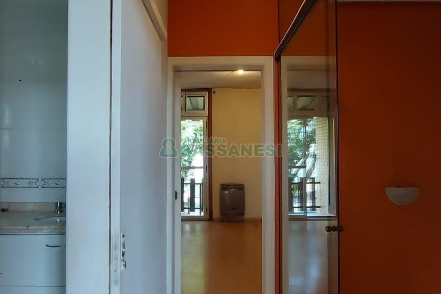 Sobrado com 160m², 2 dormitórios, 2 vagas, no bairro Cruzeiro em Caxias do Sul para Alugar