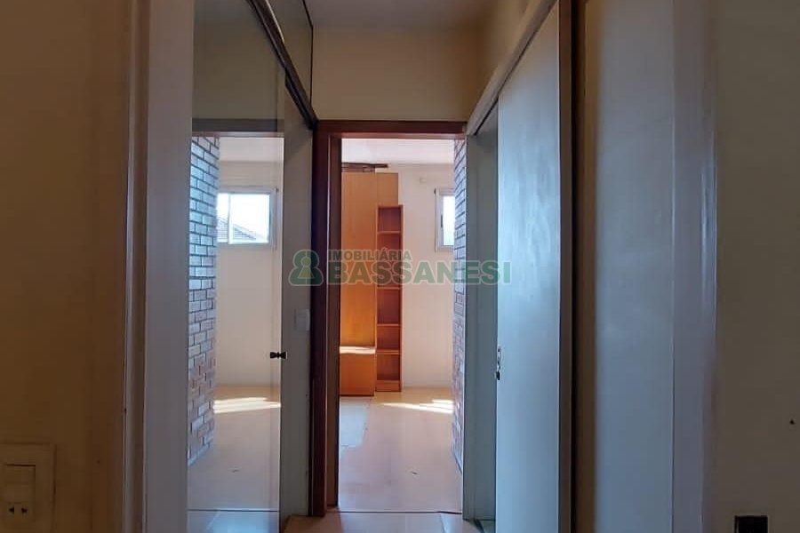 Sobrado com 160m², 2 dormitórios, 2 vagas, no bairro Cruzeiro em Caxias do Sul para Alugar