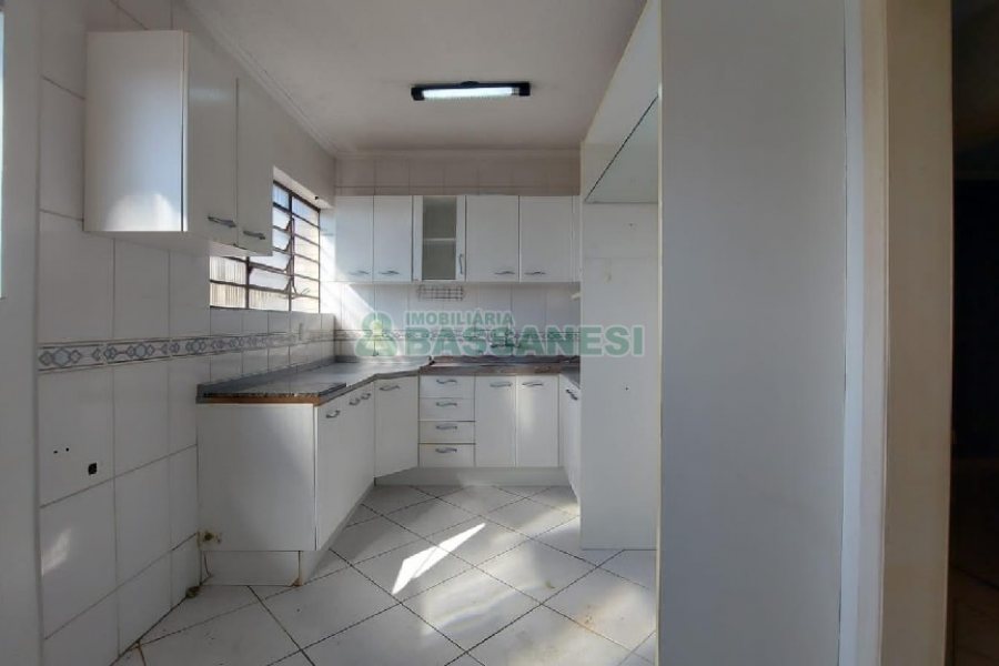 Sobrado com 160m², 2 dormitórios, 2 vagas, no bairro Cruzeiro em Caxias do Sul para Alugar