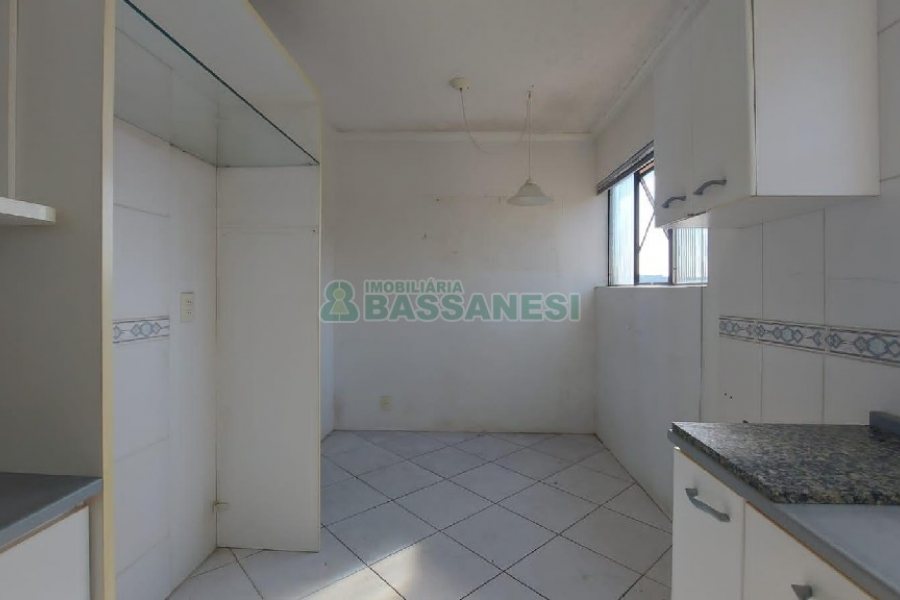 Sobrado com 160m², 2 dormitórios, 2 vagas, no bairro Cruzeiro em Caxias do Sul para Alugar