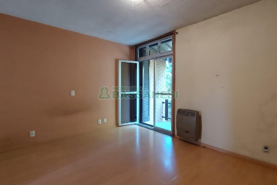 Sobrado com 160m², 2 dormitórios, 2 vagas, no bairro Cruzeiro em Caxias do Sul para Alugar