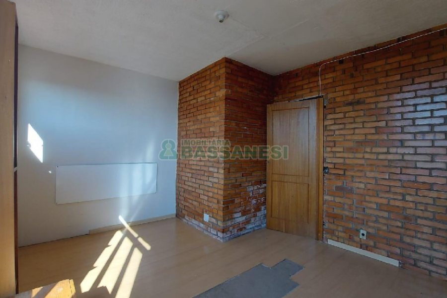 Sobrado com 160m², 2 dormitórios, 2 vagas, no bairro Cruzeiro em Caxias do Sul para Alugar