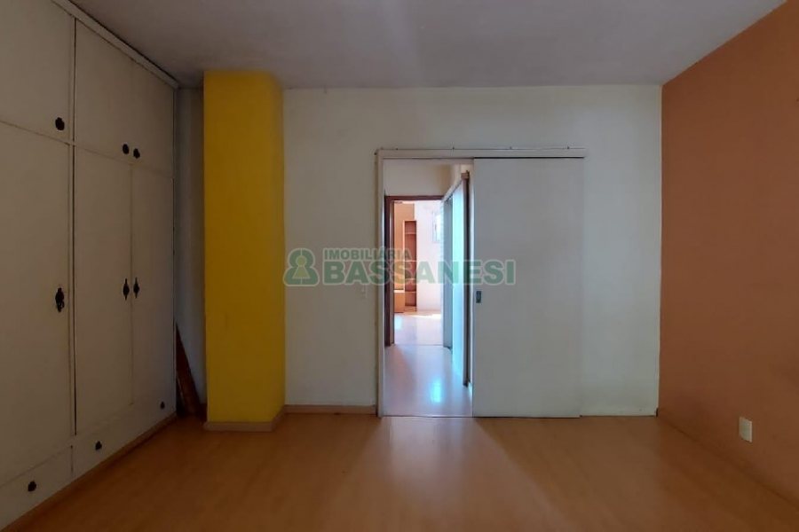 Sobrado com 160m², 2 dormitórios, 2 vagas, no bairro Cruzeiro em Caxias do Sul para Alugar