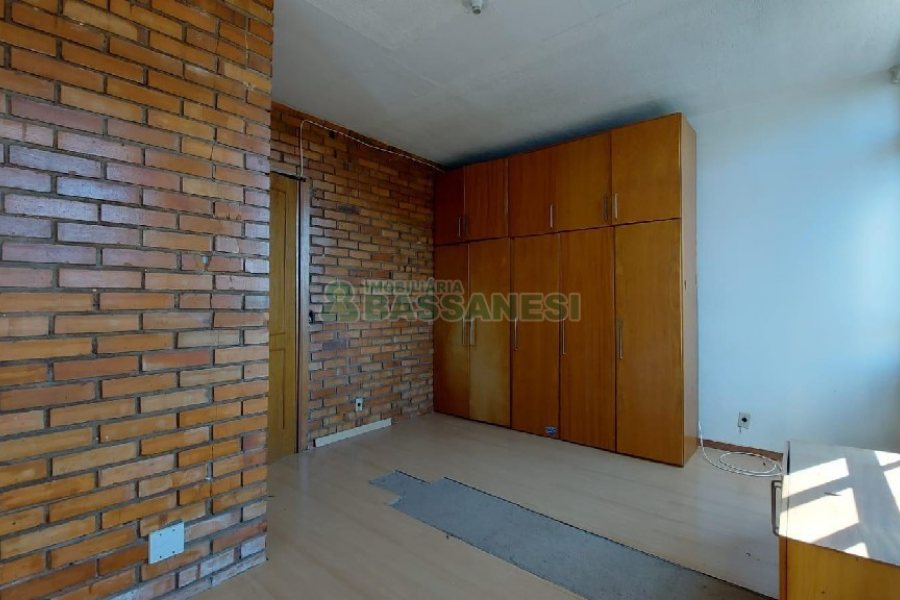 Sobrado com 160m², 2 dormitórios, 2 vagas, no bairro Cruzeiro em Caxias do Sul para Alugar