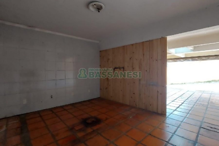 Sobrado com 160m², 2 dormitórios, 2 vagas, no bairro Cruzeiro em Caxias do Sul para Alugar