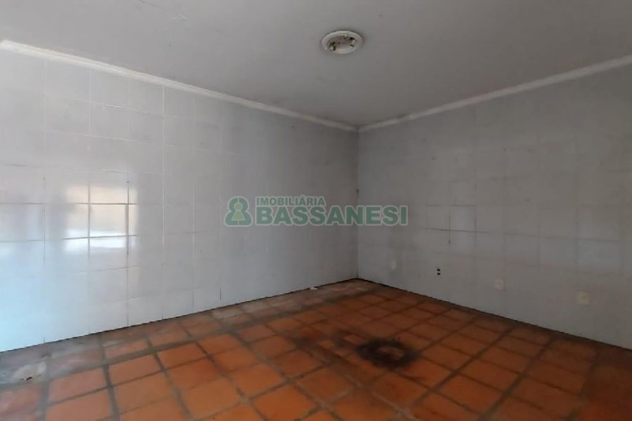 Sobrado com 160m², 2 dormitórios, 2 vagas, no bairro Cruzeiro em Caxias do Sul para Alugar