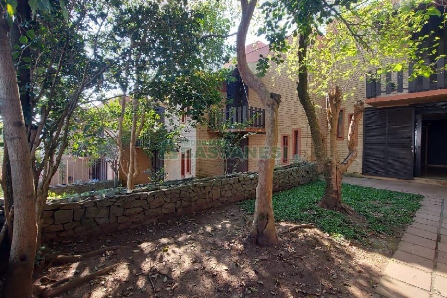 Sobrado com 160m², 2 dormitórios, 2 vagas, no bairro Cruzeiro em Caxias do Sul para Alugar