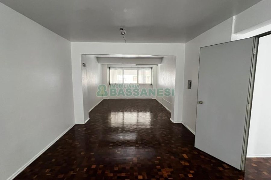 Loja com 310m², 6 vagas, no bairro Centro em Caxias do Sul para Alugar