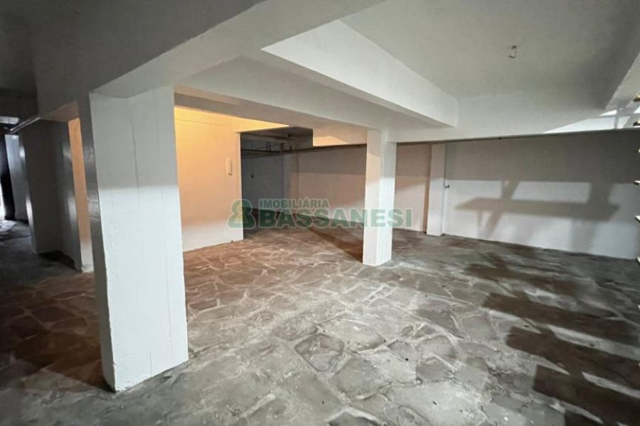 Loja com 310m², 6 vagas, no bairro Centro em Caxias do Sul para Alugar