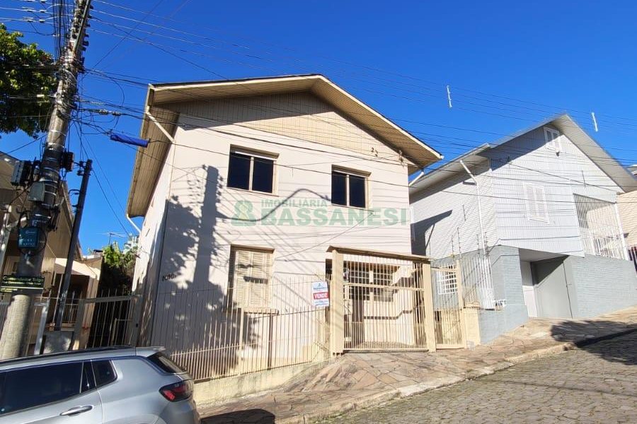 Casa com 169m², 4 dormitórios, 1 vaga, no bairro Rio Branco em Caxias do Sul para Comprar
