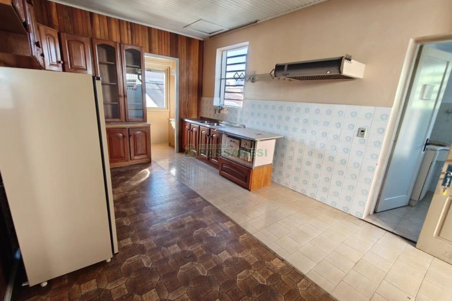 Casa com 169m², 4 dormitórios, 1 vaga, no bairro Rio Branco em Caxias do Sul para Comprar
