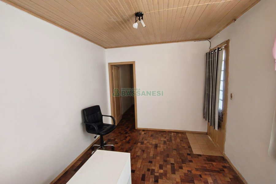 Casa com 169m², 4 dormitórios, 1 vaga, no bairro Rio Branco em Caxias do Sul para Comprar