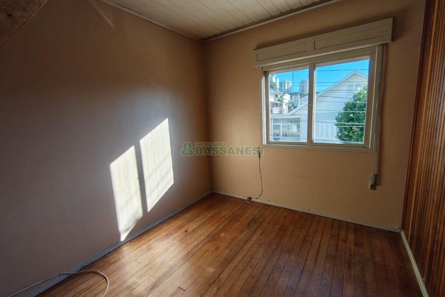 Casa com 169m², 4 dormitórios, 1 vaga, no bairro Rio Branco em Caxias do Sul para Comprar