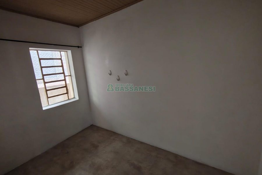 Casa com 169m², 4 dormitórios, 1 vaga, no bairro Rio Branco em Caxias do Sul para Comprar