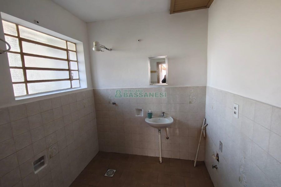 Casa com 169m², 4 dormitórios, 1 vaga, no bairro Rio Branco em Caxias do Sul para Comprar