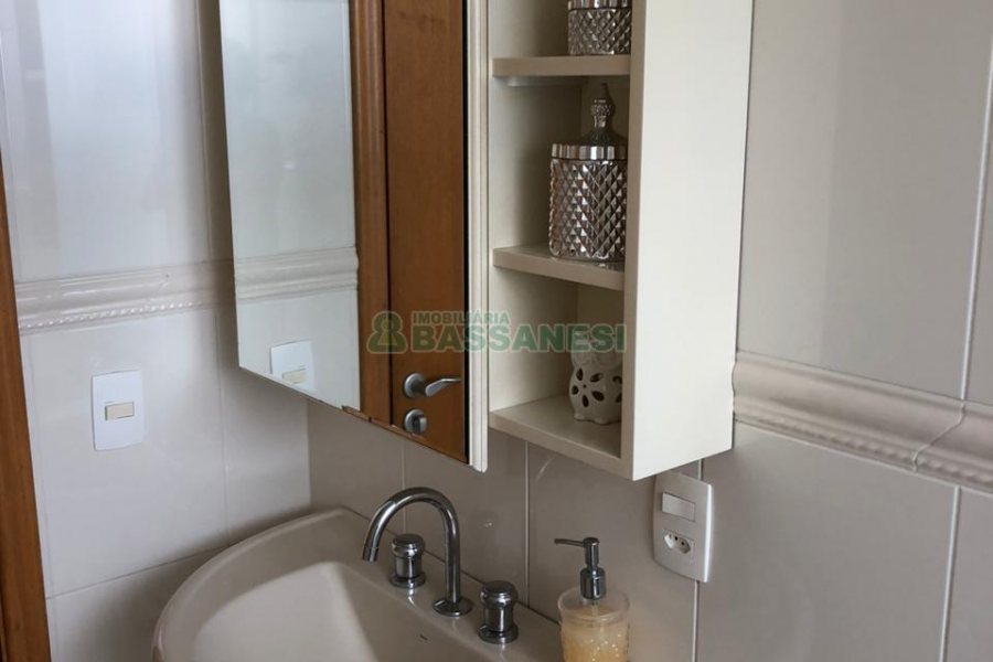 Apartamento com 119m², 3 dormitórios, no bairro Madureira em Caxias do Sul para Comprar