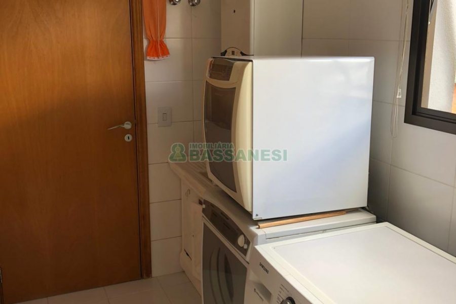 Apartamento com 119m², 3 dormitórios, no bairro Madureira em Caxias do Sul para Comprar
