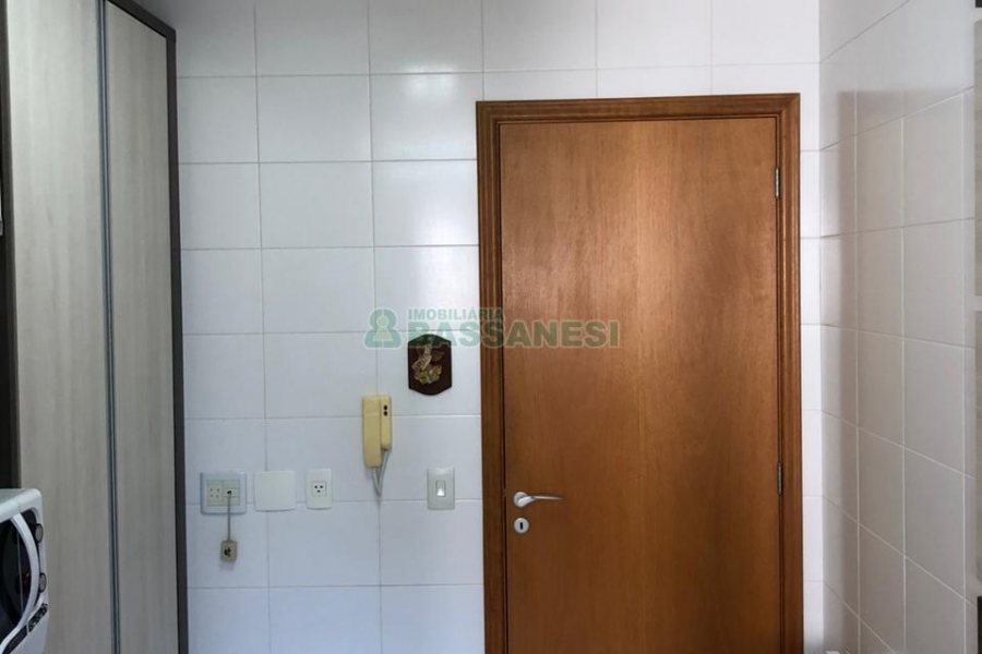 Apartamento com 119m², 3 dormitórios, no bairro Madureira em Caxias do Sul para Comprar