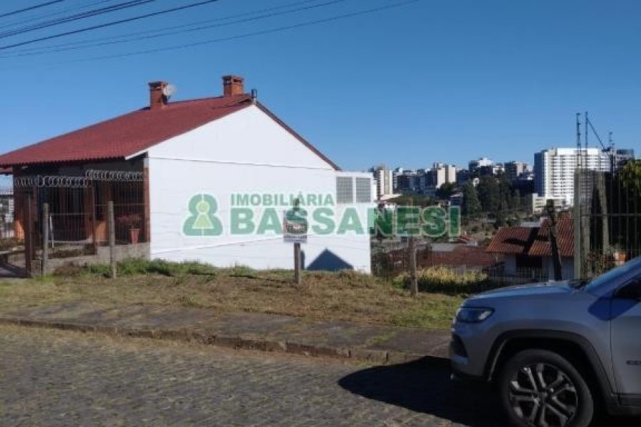 Terreno com 405m², no bairro Cinqüentenário em Caxias do Sul para Comprar
