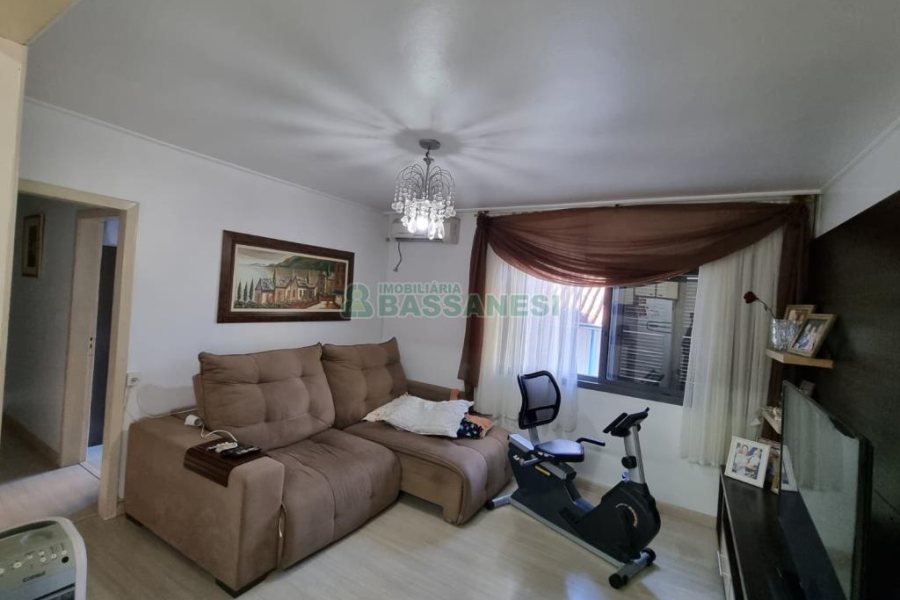Casa com 330m², 3 dormitórios, 2 vagas, no bairro Rio Branco em Caxias do Sul para Comprar