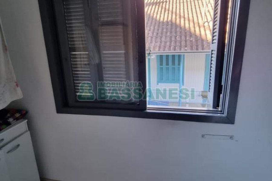 Casa com 330m², 3 dormitórios, 2 vagas, no bairro Rio Branco em Caxias do Sul para Comprar