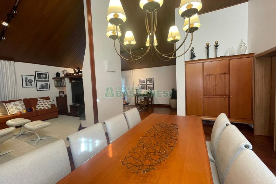 Casa com 249m², 3 dormitórios, 2 vagas, no bairro Colina Sorriso em Caxias do Sul para Comprar