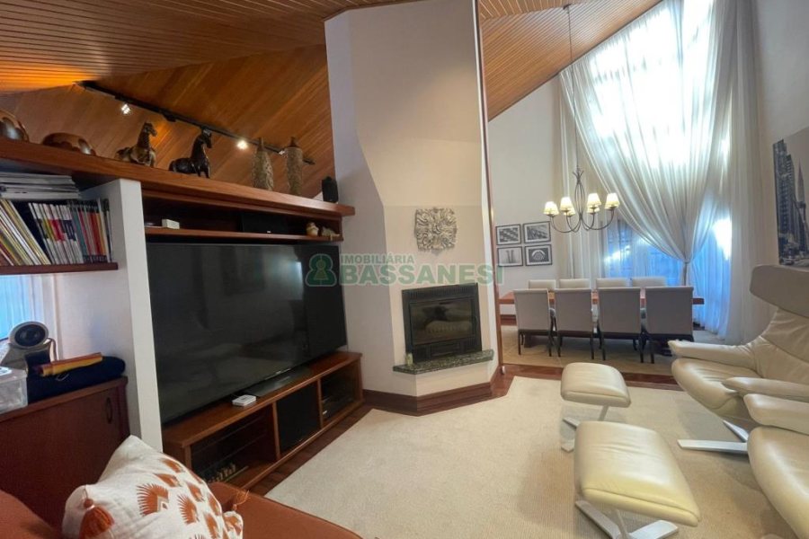 Casa com 249m², 3 dormitórios, 2 vagas, no bairro Colina Sorriso em Caxias do Sul para Comprar