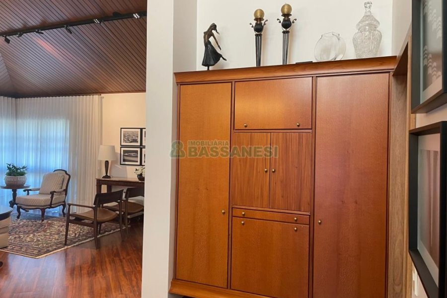 Casa com 249m², 3 dormitórios, 2 vagas, no bairro Colina Sorriso em Caxias do Sul para Comprar