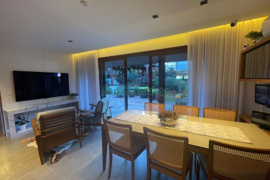 Casa com 249m², 3 dormitórios, 2 vagas, no bairro Colina Sorriso em Caxias do Sul para Comprar