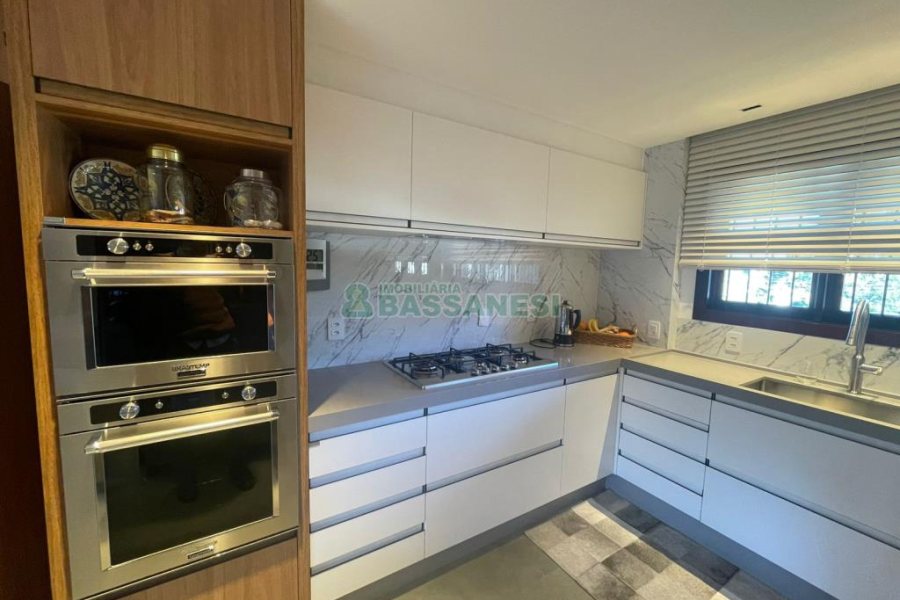 Casa com 249m², 3 dormitórios, 2 vagas, no bairro Colina Sorriso em Caxias do Sul para Comprar