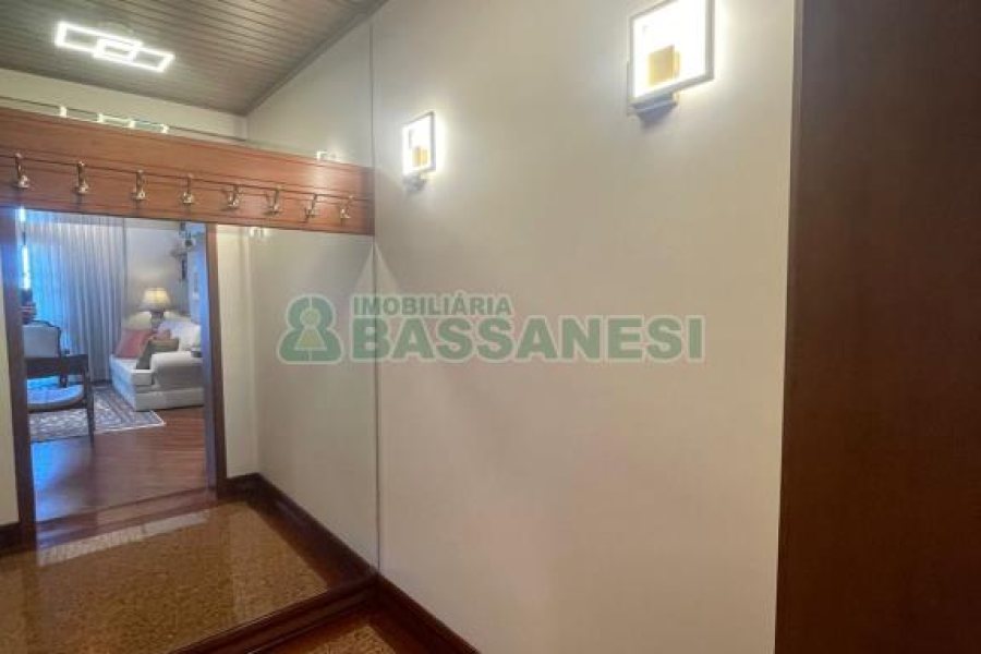 Casa com 249m², 3 dormitórios, 2 vagas, no bairro Colina Sorriso em Caxias do Sul para Comprar