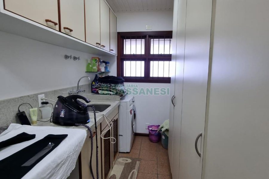 Casa com 249m², 3 dormitórios, 2 vagas, no bairro Colina Sorriso em Caxias do Sul para Comprar