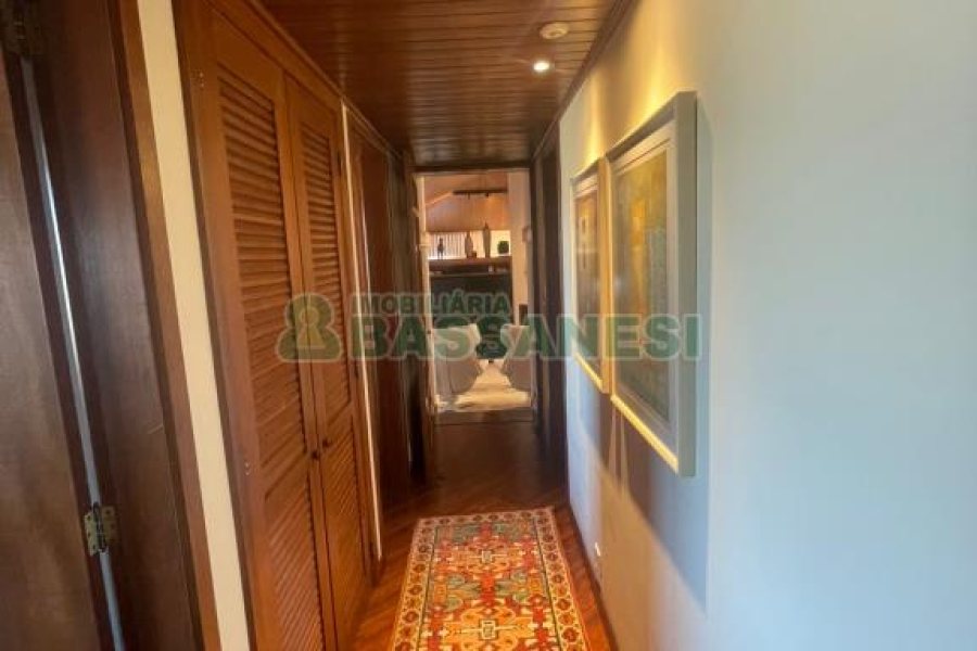 Casa com 249m², 3 dormitórios, 2 vagas, no bairro Colina Sorriso em Caxias do Sul para Comprar