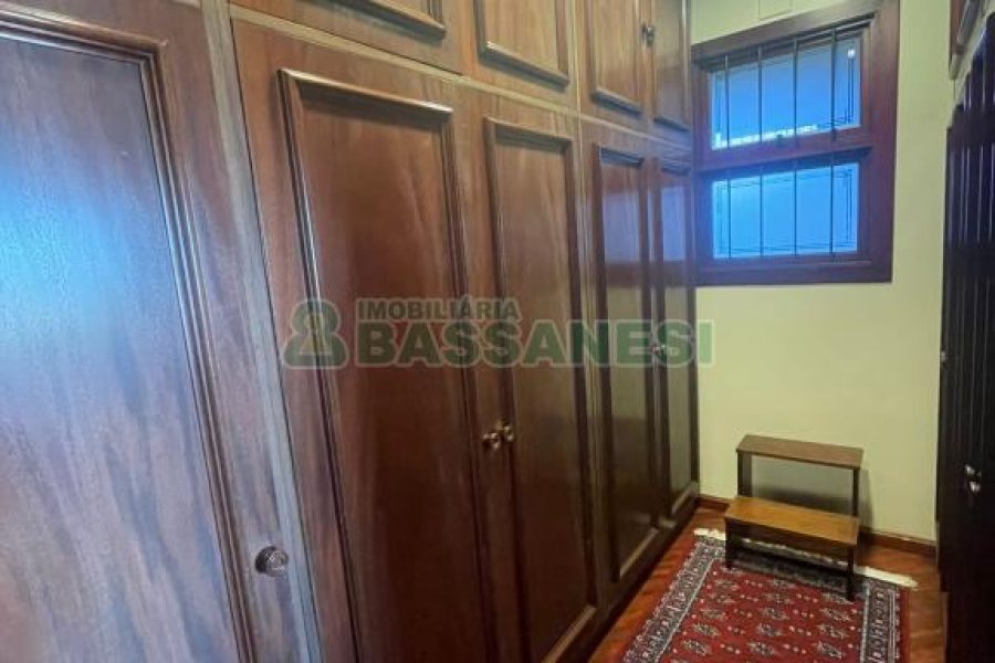 Casa com 249m², 3 dormitórios, 2 vagas, no bairro Colina Sorriso em Caxias do Sul para Comprar