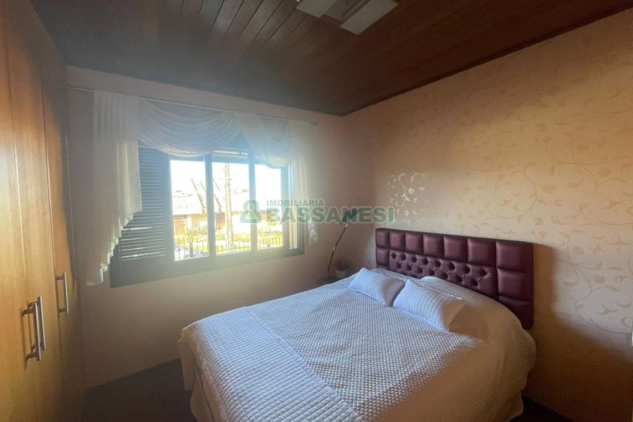 Casa com 249m², 3 dormitórios, 2 vagas, no bairro Colina Sorriso em Caxias do Sul para Comprar