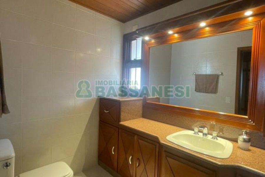 Casa com 249m², 3 dormitórios, 2 vagas, no bairro Colina Sorriso em Caxias do Sul para Comprar