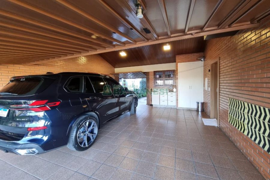 Casa com 249m², 3 dormitórios, 2 vagas, no bairro Colina Sorriso em Caxias do Sul para Comprar