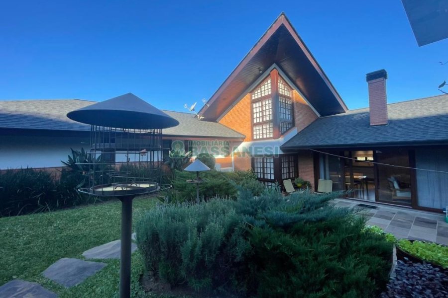 Casa com 249m², 3 dormitórios, 2 vagas, no bairro Colina Sorriso em Caxias do Sul para Comprar