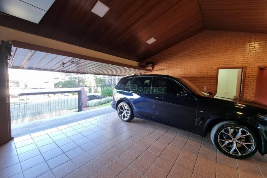 Casa com 249m², 3 dormitórios, 2 vagas, no bairro Colina Sorriso em Caxias do Sul para Comprar