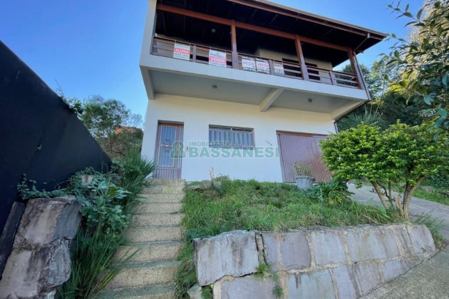 Casa com 224m², 3 dormitórios, 3 vagas, no bairro São Leopoldo em Caxias do Sul para Comprar