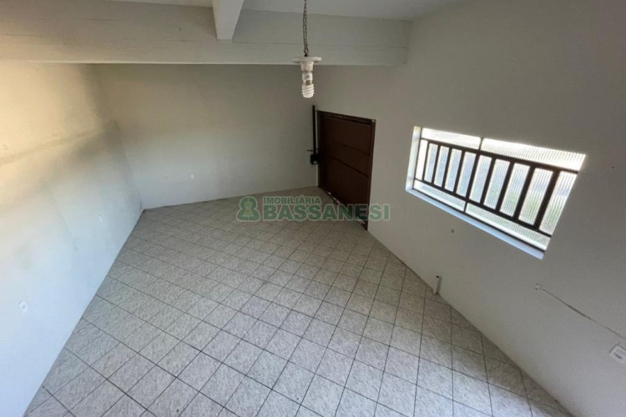 Casa com 224m², 3 dormitórios, 3 vagas, no bairro São Leopoldo em Caxias do Sul para Comprar