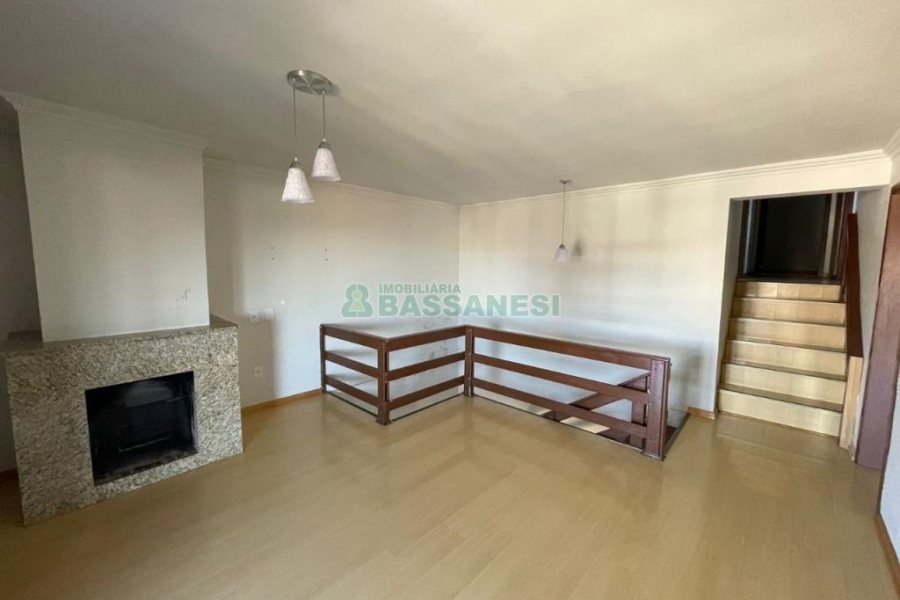 Casa com 224m², 3 dormitórios, 3 vagas, no bairro São Leopoldo em Caxias do Sul para Comprar